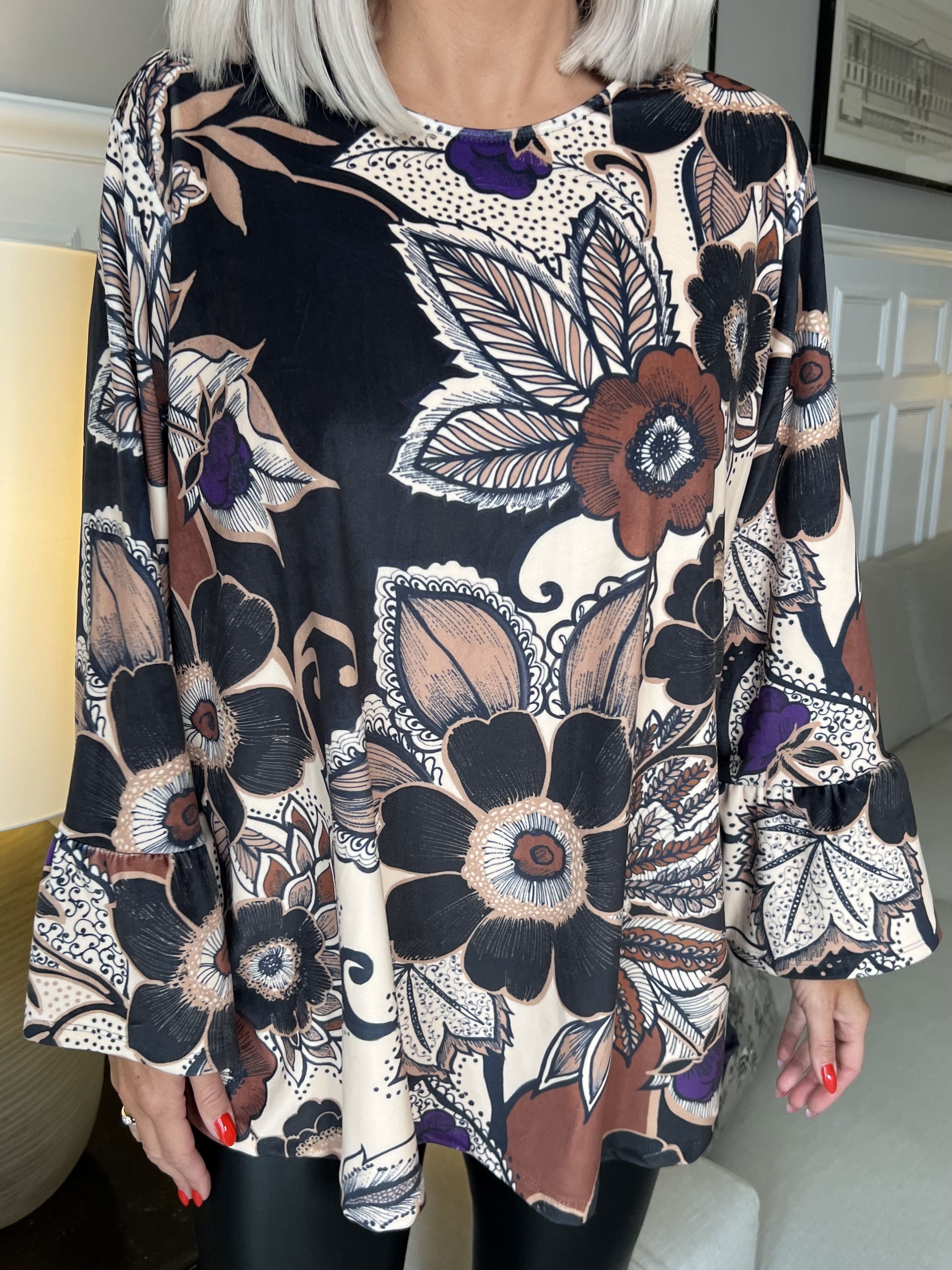 Romana - Mjuk blus med mönster